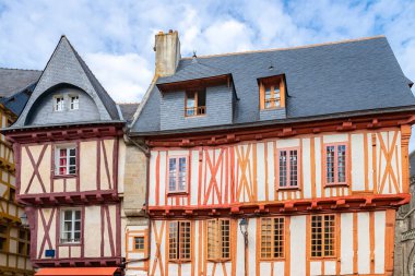 Vannes, Brittany 'deki güzel şehir, eski yarı keresteli evler.