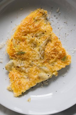 Yumurtalı rezene soğanı ve parmesan peyniri.