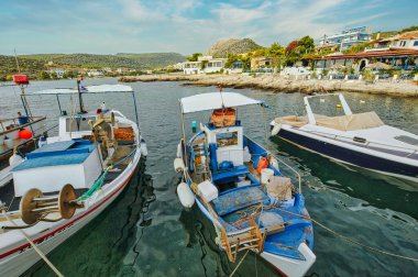 Agia Marina şehir manzarası, Aegina Limanı, Yunanistan  
