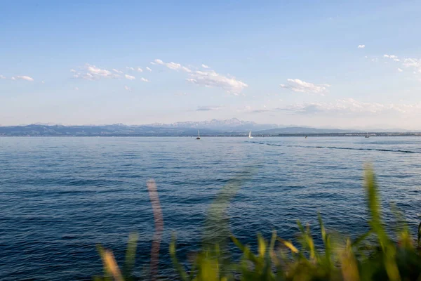 Bellissimo Scatto Del Lago Costanza Sotto Cieli Nuvolosi — Foto Stock