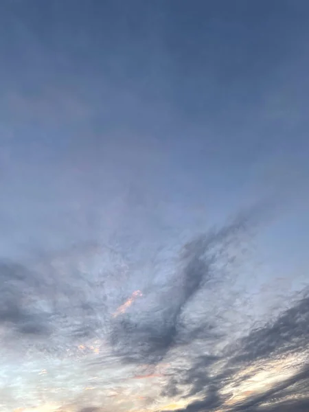 Ein Perfekter Hintergrund Des Bewölkten Himmels Bei Sonnenuntergang — Stockfoto