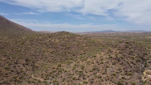 Ένα Drone Τροχιά Πάνω Από Βουνά Από Λίμνη Saguaro Στην — Αρχείο Βίντεο