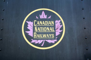 Kanada Ulusal Demiryolları logosu demiryolu vagonunda. Langley, British Columbia, Kanada
