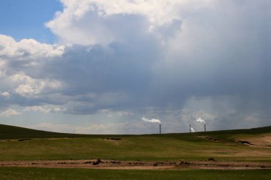 Moğolistan 'daki Xilingol otlağının güzel bir manzarası.