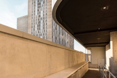 Beaugrenelle, Paris, Fransa 'da modern bir binanın güzel bir görüntüsü.
