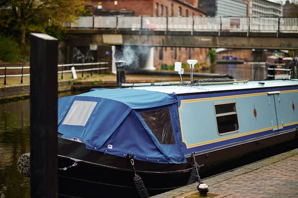 Een Traditionele Woonboot Het Kanaal Birmingham Verenigd Koninkrijk — Stockfoto