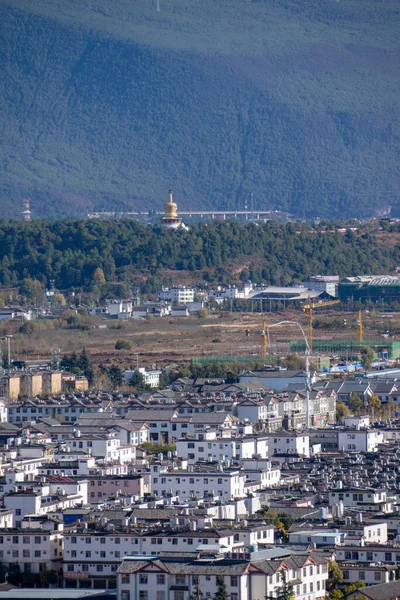 Αεροφωτογραφία Του Δρόμου Στο Έδαφος Διάβρωσης Του Ανέμου Στο Qinghai — Φωτογραφία Αρχείου