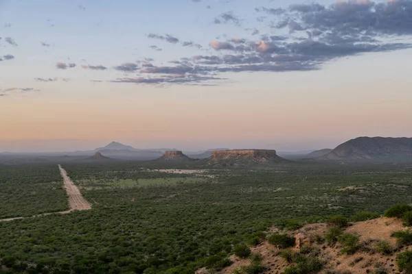 Namibia Landschaft Damaraland Mit Großen Felsen Und Einer Schotterstraße Bei — Stockfoto