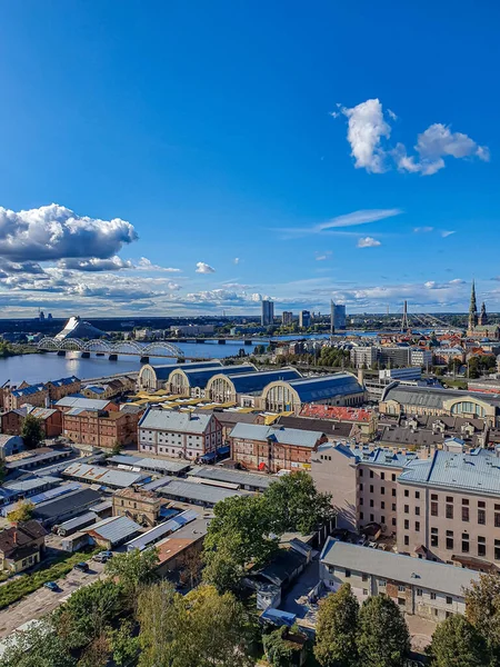 Uma Vista Superior Uma Cidade Durante Dia — Fotografia de Stock