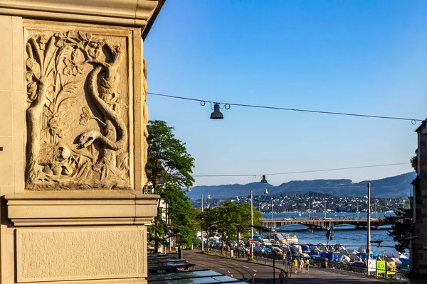 Primer Plano Bajorrelieve Edificio Histórico Río Limmat Zurich — Foto de Stock