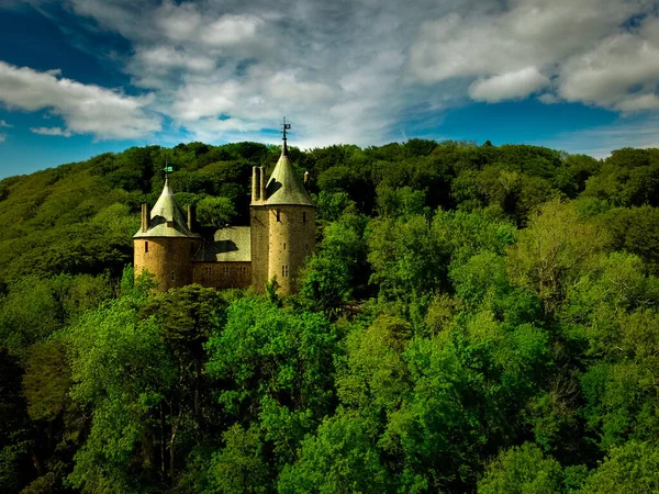 Una Vista Alto Angolo Del Castello Rosso Nella Foresta Cardiff — Foto Stock