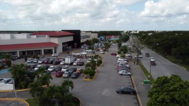 Playa del Carmen 'deki Amerika alışveriş merkezinin havadan görünüşü