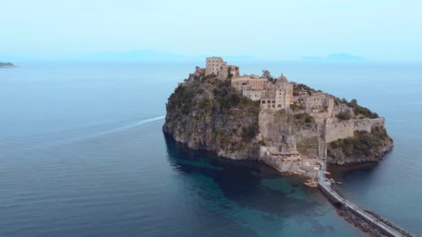 Ένα Μικρό Νησί Δίπλα Στη Νάπολη Της Ιταλίας Αρχαίο Φρούριο — Αρχείο Βίντεο