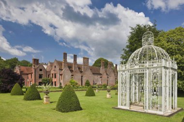 1150 'lere kadar uzanan güzel Chiltern' lerin 1. sınıf binaları.