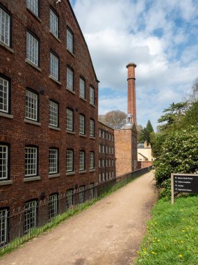 Styal Cheshire UK 17 Nisan 2022 Quarry Bankası pamuk fabrikası ana binası ve bacası