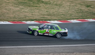 E30 yarışması sürüklenmeye hazır