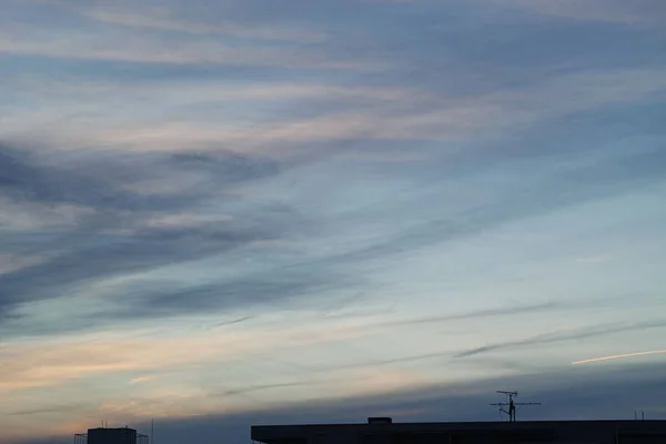 夕方の穏やかな空の美しいショット — ストック写真
