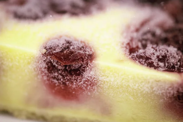 Gros Plan Une Framboise Congelée Dans Une Tarte Sur Fond — Photo