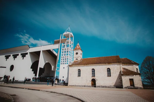 Låg Vinkel Den Katolska Kyrkan Zovik Nära Brcko Bosnien Och — Stockfoto