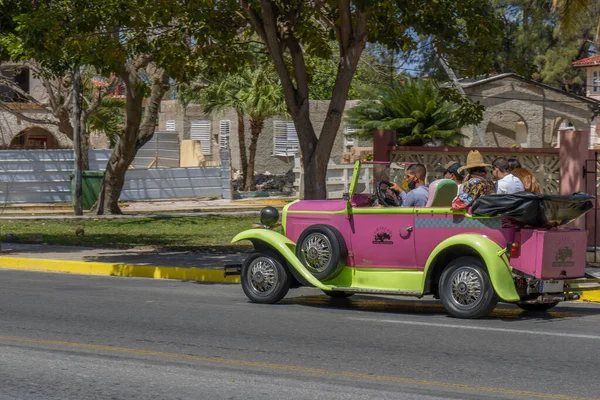 Classic Pink Truck Passengers Varadero Streets Matanzas Cuba — Stock Photo, Image