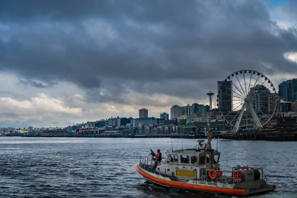 Siedziba Wody Gwarancją Patrolną Patrolącą Elliott Bay Great Wheel Miejscą — Zdjęcie stockowe