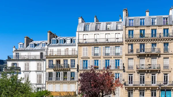 Paryż Typowe Fasady Piękne Budynki Starymi Dachami Cynkowymi Rue Fenelon — Zdjęcie stockowe