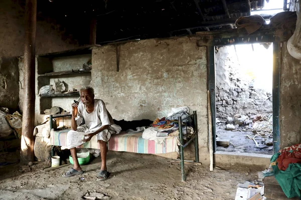 Köylü Fakir Bir Köylünün Seçici Odak Noktası Köydeki Yaşlı Adam — Stok fotoğraf