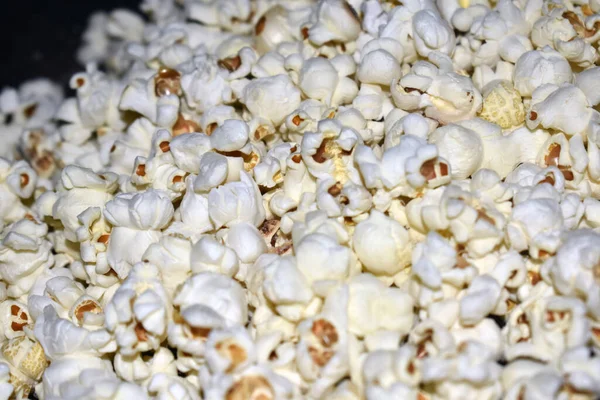 Den Spridda Saltade Popcorn Konsistens Bakgrund — Stockfoto