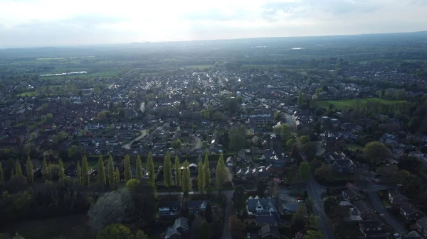 Вид Высоты Птичьего Полета Маленький Городок Окруженный Зелеными Полями Деревьями — стоковое фото