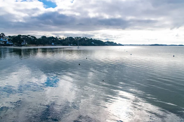 Ile Aux Moines Paisagem Marinha Com Nuvens Brancas Bretanha — Fotografia de Stock