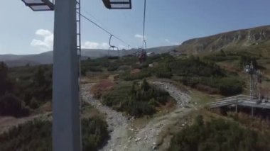 7 Rila Gölü 'ne giden asansörle yükseliyor.