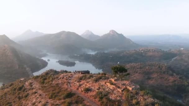Drone Skott Bahubali Hills Nära Badi Sjön Vid Udaipur — Stockvideo