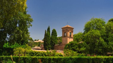 San Francisco Manastırı 'nın eski tuğla binası günümüzde Alhambra, Granada, İspanya' da da otel olarak hizmet vermektedir.