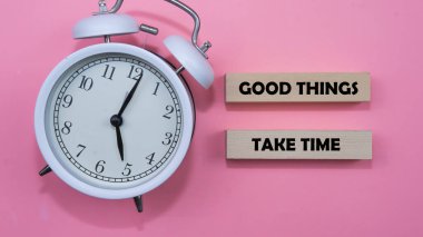 İnsanlara zamanın ne kadar önemli olduğunu hatırlatmak için bir alıntı. Zamanla ilgili kişisel motivasyon alıntısı. Saate odaklan.. 