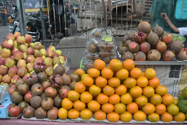 Kart Fruits Dans Marché Local Inde Bonsoir — Photo