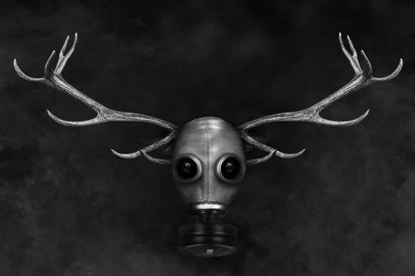 Una Maschera Antigas Corna Cervo Sullo Sfondo Fumoso — Foto Stock