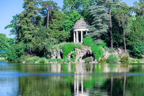 Vincennes Temple Amour Grotte Artificielle Sur Lac Daumesnil Dans Parc — Photo