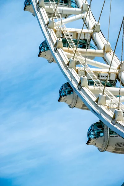 Primer Plano Vertical Rueda Ain Dubai Ferris Contra Cielo Azul —  Fotos de Stock