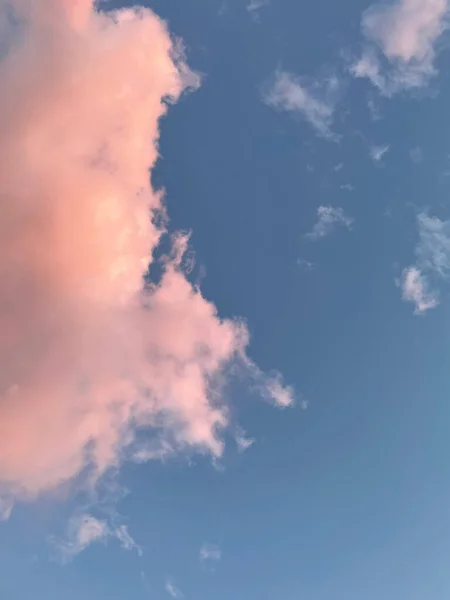 Ein Perfekter Hintergrund Eines Blauen Bewölkten Himmels — Stockfoto