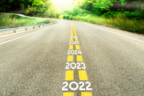 Uma Estrada Com Anos 2022 2026 Floresta — Fotografia de Stock