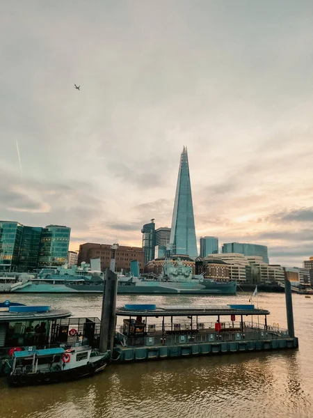 Blick Auf Den Hafen Der Themse Hintergrund Des Shard Wolkenkratzers — Stockfoto