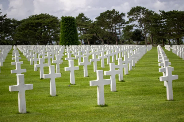 Cementerio Monumento Americano Normandía Bajo Los Cielos Nublados —  Fotos de Stock