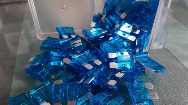 Uma Lâmina Tipo Automotivo Azul Funde 25Amp Conjunto Fusíveis Eletrônicos — Vídeo de Stock