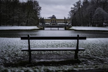 Tervuren adlı Belçika parkında kış..