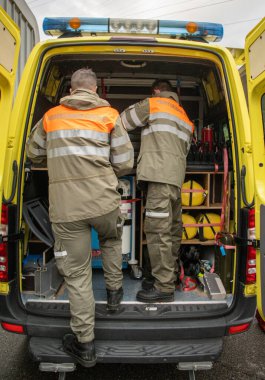 Protezione Sivil, Sivil Koruma bir ambulansta çalışıyor, Zivil Schutz.