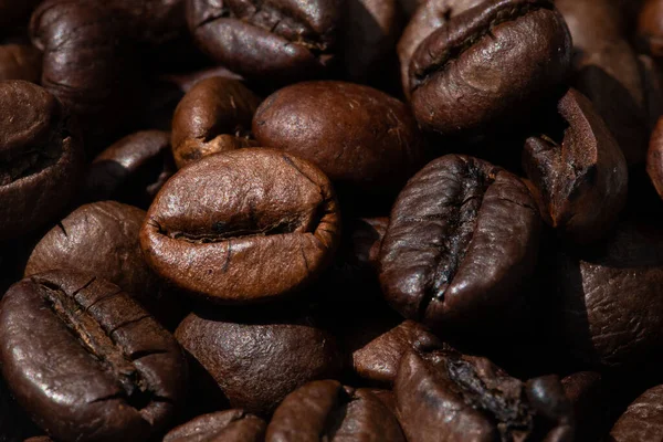 Rostade Och Bruna Kaffebönor Bakgrund — Stockfoto