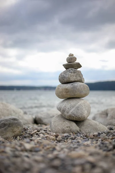 Piramida Kamieni Symbolizuje Zen Harmonię Równowagę — Zdjęcie stockowe