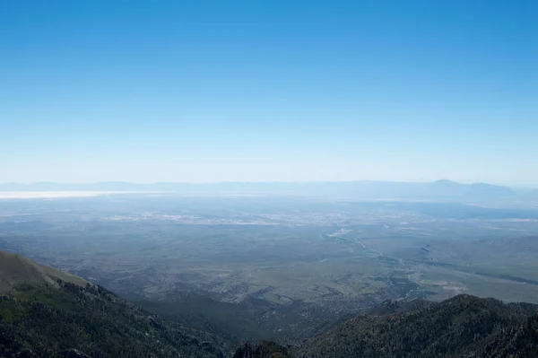 Una Vista Aérea Del Paisaje Con Montañas Cielo Azul — Foto de Stock