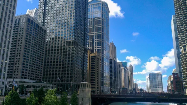 Rondom Wolkenkrabbers Chicago Vanaf Straat — Stockfoto