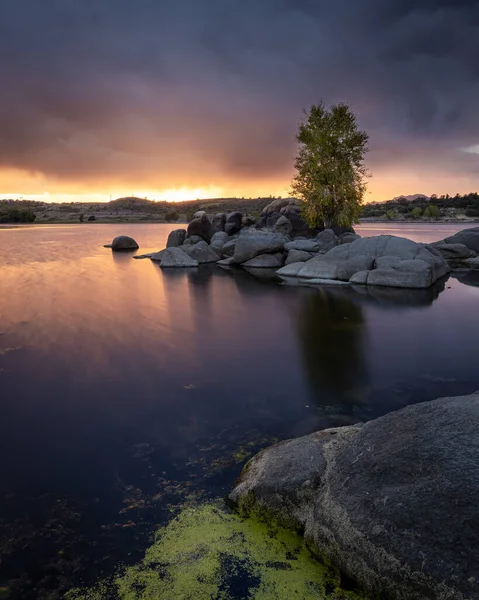 Hermoso Amanecer Sobre Tranquilo Lago Claro — Foto de Stock